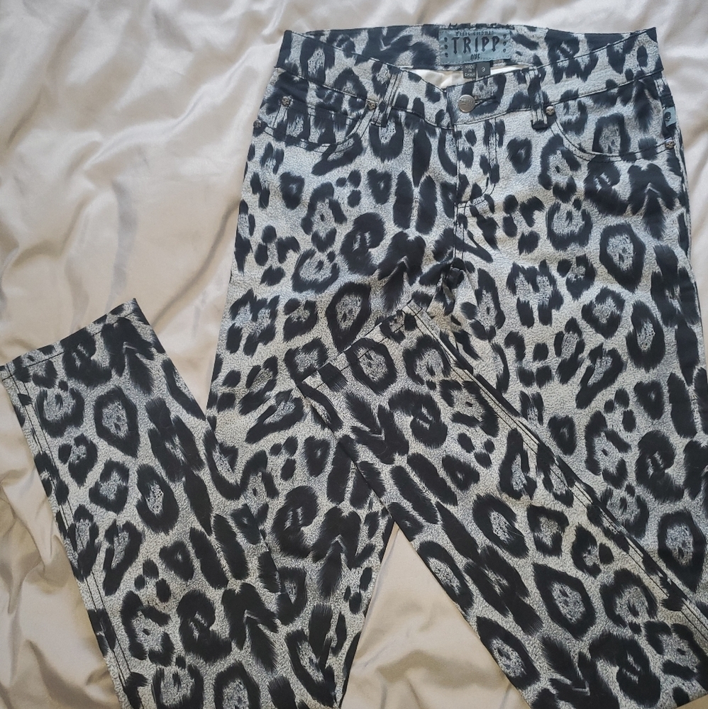 NWOT Tripp NYC 3 Gray Leopard print pants